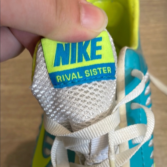 NIKE UEG Women’s Size 9 Blue White Green Athletic Shoes Cletes track Field - Picture 3 of 10